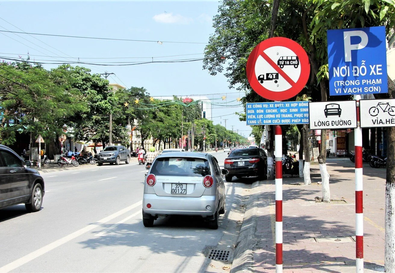 Biển cấm ô tô có biển phụ như thế nào?